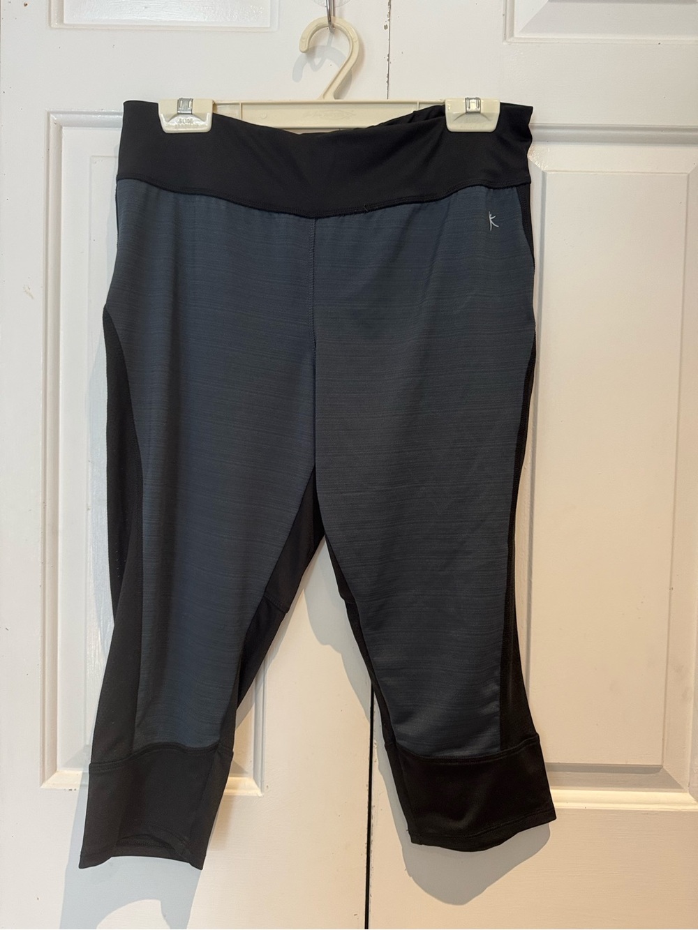 Danskin Now Gray and Black Girls' Capri Leggings large 12/14
